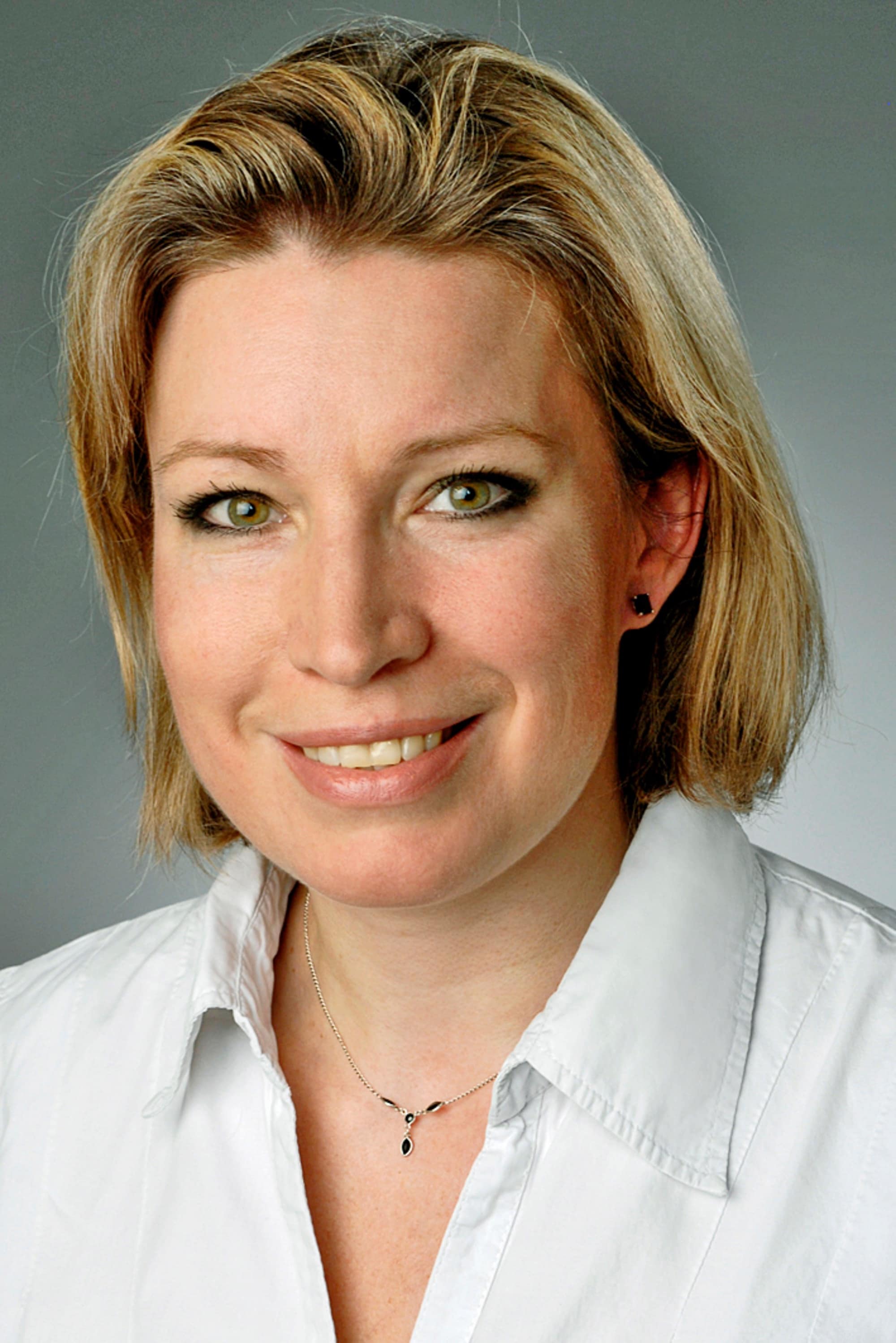 Dr. Caroline Beier