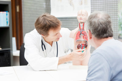 Eine Hyperkaliämie wird meist im Routinelabor entdeckt. Welche Folgen die Elektrolytstörung hat und wie sie behandelt wird, erklärt Dr. Dr. med. Peter Schlüter.