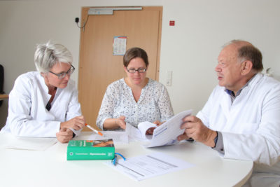 Die Behandlung von Menschen mit geistiger oder mehrfacher Behinderung ist eine Herausforderung. Der Hausarzt spielt hier eine wichtige Rolle als Koordinator.