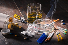 Sucht, Alkohol, Rauchen, Tabletten, Drogen