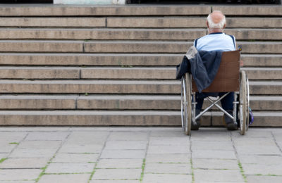 Zu teuer oder unbrauchbar: Bei Rollstühlen, Inkontinenzhilfen und Co. haben Patienten häufig Grund zur Klage. Ein neues Hilfsmittelverzeichnis soll das ändern. Ungewiss ist jedoch, ob das auch bei den Patienten ankommt.