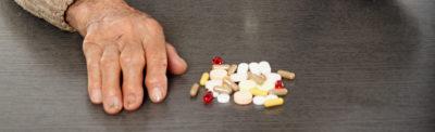 Beim Europäischen Geriatriekongress war Polypharmazie im Alter das Top-Thema. Von der "ersten iatrogenen Epidemie" in der Medizingeschichte war die Rede, von einem "War Against Polypharmacy", der ausgerufen werden müsse, um dieses grassierende Phänomen unter Kontrolle zu bringen. "Wir unterschätzen den Schaden, den Medikamente im höheren Lebensalter anrichten und überschätzen deren Nutzen," so lautete eine zentrale Botschaft.
