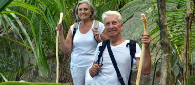 Bei der Reiseberatung denkt man spontan an Impfungen gegen Hepatitis A oder Typhus, vielleicht auch an Gelbfieber oder eine Malariaprophylaxe. Doch die Impfungen gegen Grippe oder Meningokokken sind nicht so präsent, obwohl beide in den Empfehlungen der Ständigen Impfkommission (STIKO) 2018/2019 auch mit einem R für Reise gekennzeichnet sind.