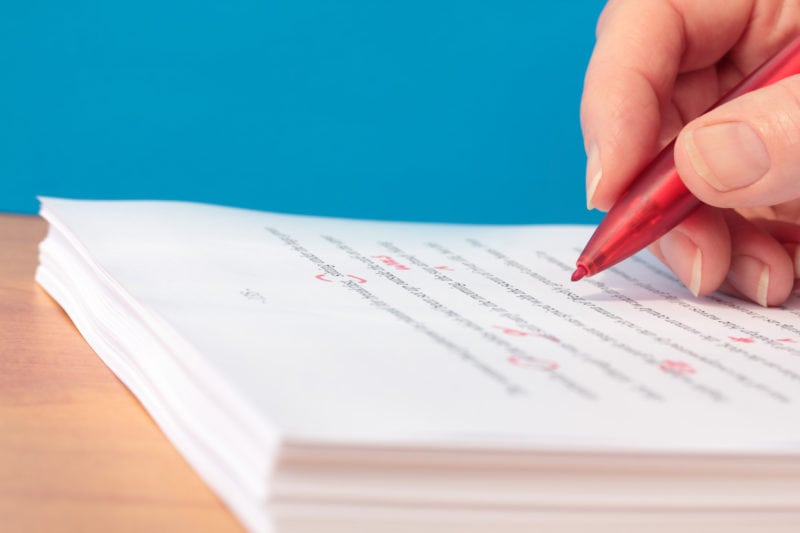 Die Koalitionäre wollen bei ihrem stark kritisierten GKV-Beitragssatzstabilisierungsgesetz nachjustieren: Die für Hausarztpraxen dramatische Fixkostendegression könnte damit wieder gestrichen werden, auch die Entbudgetierung wird noch einmal neu gedacht. Am Mittwoch steht die nächste Beratung im Gesundheitsausschuss an.