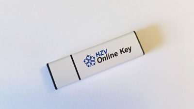 Faxstandard ade! Im Haus- und Facharztprogramm der AOK Baden-Württemberg ist die elektronische Arztvernetzung (EAV) angekommen. Zum Start stehen E-Arztbrief und E-AU bereit. Die Teilnahme ist freiwillig.
