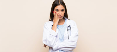 Das Arzt-Patienten-Verhältnis ist von Vertrauen geprägt. Doch was tun, wenn dieses erschüttert wird? Ein Blick in die Gesetze zeigt: Beim Kündigen des Behandlungsvertrags sollten Hausärzte Vorsicht walten lassen.