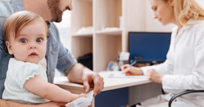 Die VERAH® unterstützt Sie als Ärztin oder Arzt beim Impfen in vielerlei Hinsicht: bei der Aufklärung, der Gabe von Impfstoffen und bei der Dokumentation. Ihre Ausbildung ermöglicht selbstständiges Arbeiten in der Praxis. Nur bei Hausbesuchen sollten Sie erreichbar sein.
