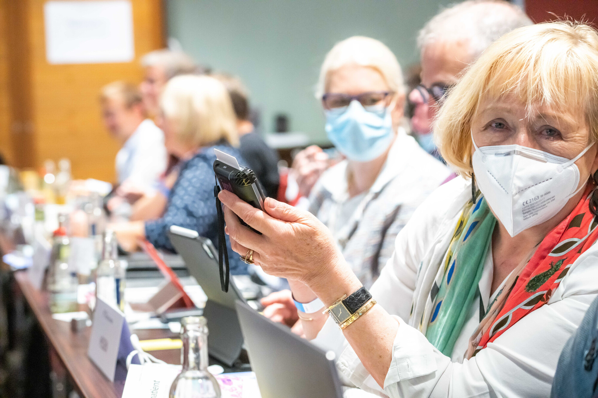 Vor allem zwei große Themen beschäftigten die Delegierten des Hausärzteverbandes auf dem diesjährigen Deutschen Hausärztetag Ende September in Berlin: die Rolle der Hausarztpraxen in der Pandemie und die Digitalisierung. Wichtiger Kritikpunkt: Trotz der zentralen Rolle der hausärztlichen Versorgung wird immer wieder vieles über die Köpf der Hausärztinnen und Hausärzte entschieden.