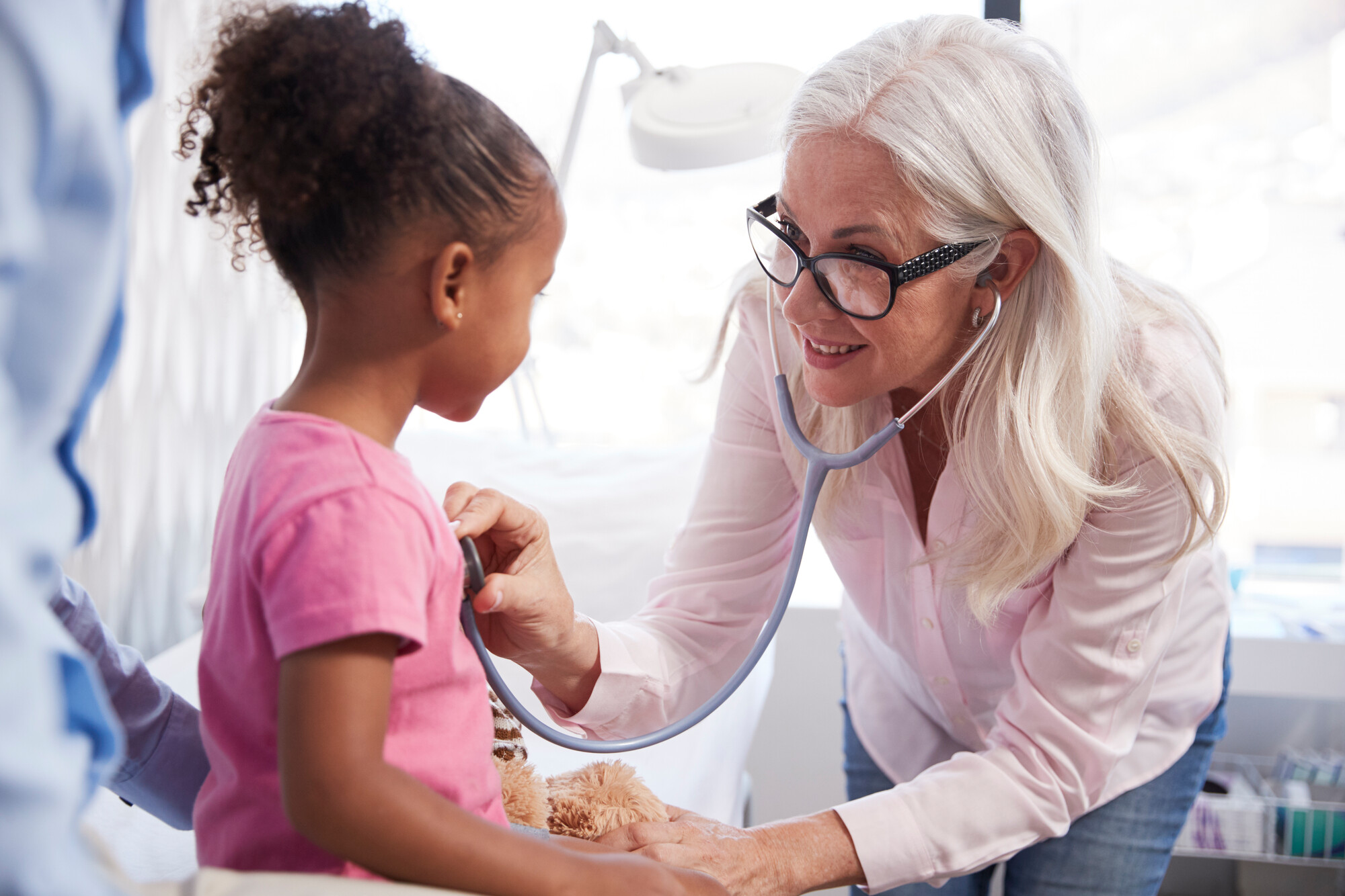 Früherkennung in Form von Vorsorgeuntersuchungen ist in der Hausarztpraxis Routine. Erfreulicherweise ist in den letzten zehn Jahren die Teilnahme an den Kindervorsorgeuntersuchungen auf über 95 Prozent gestiegen.