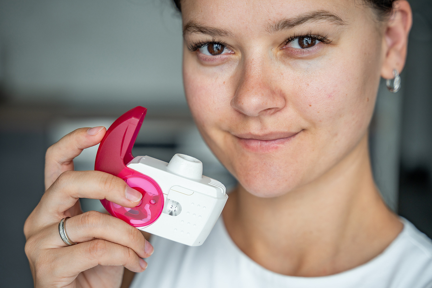 Mädchen mit Inhalator