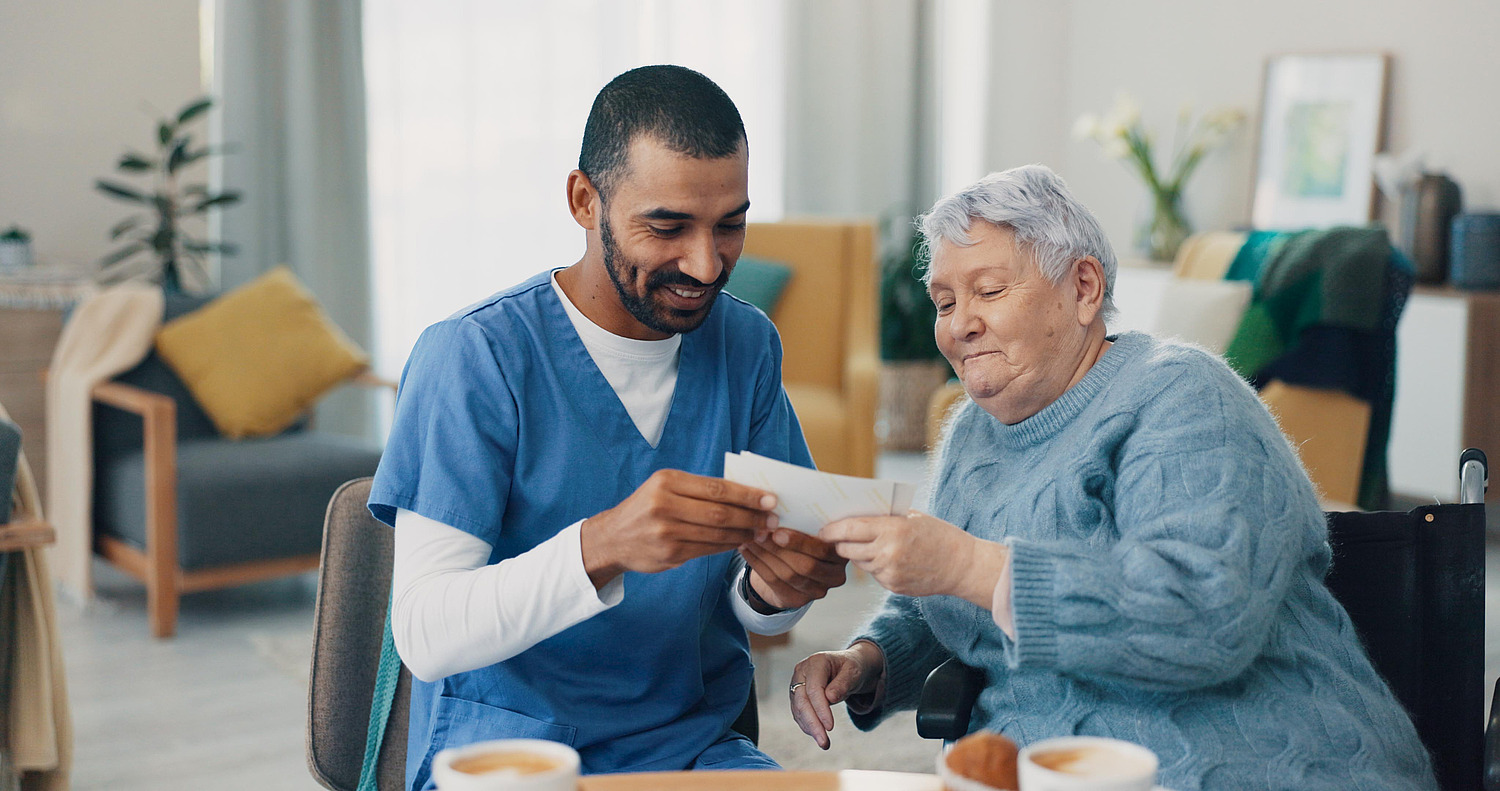 Pflege, Pflegeheim, Seniorin, Pflegekraft